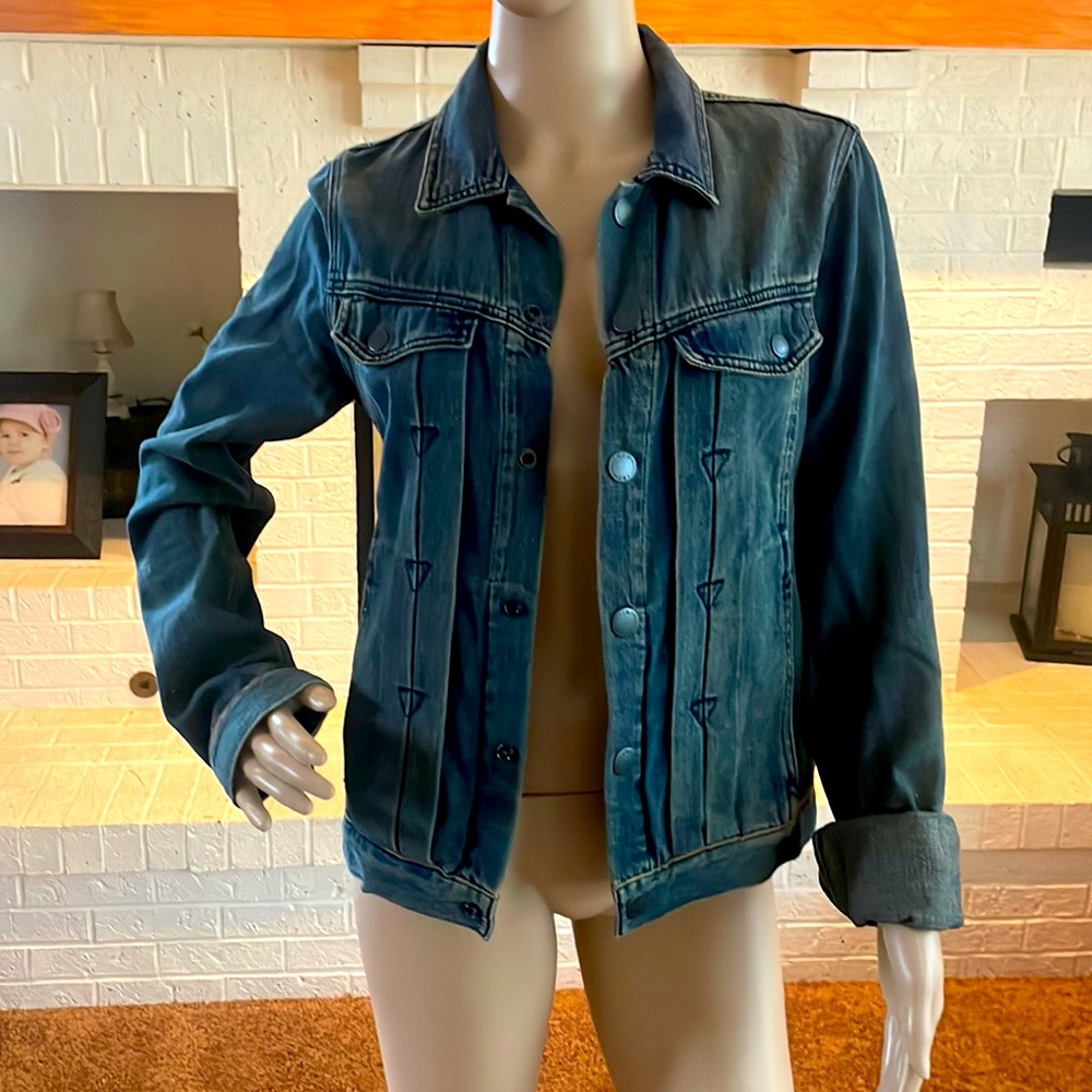 Womens Volcom jean jacket with lace patch on back size us size 10